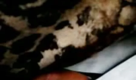 Rubia morena en el sofá de pornos virgenes mierda
