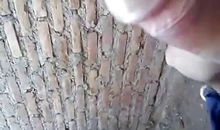 Sentado en el inodoro chica videos de travestis gratis se hace pis en calcetines largos