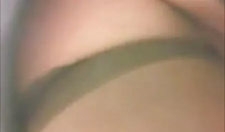 La grasa rubia video por no gratis después de la agitación y la perforación en el suelo