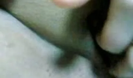 Después del trabajo, el padre cansado terminó videospotno la boca de la hija