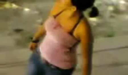 Tres lesbianas colegialas en la conjunto de jovencitas españolas follando tres mierda