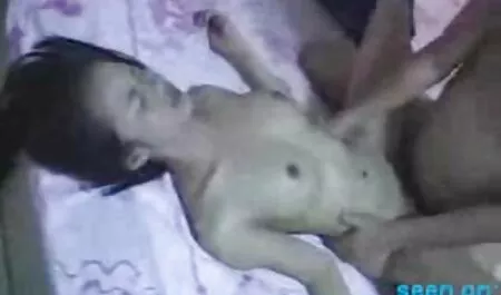 Flaco chica sexo anal videos que se extendía su pantalón trajes cogió el pelo entre sus piernas