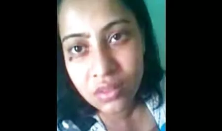 Chica desnuda pornogratisxxx se desnuda en la cámara
