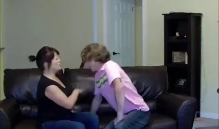 Dos estudiantes en un hombre joven sexso gratis