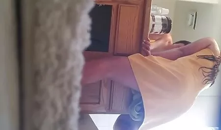 Desnuda chica roja se inclinó videos xxx zoofilia en la bañera bajo sus pies
