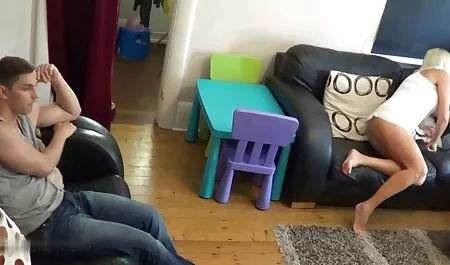 Modelo de 21 años en videos poros la cámara