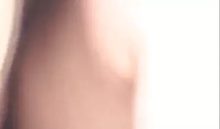 Chica en medias de videos de muy cerdas conversación chupa la polla de su amante