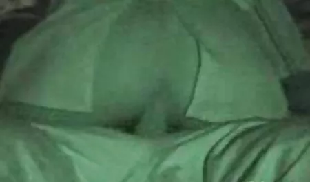Lesbiana folla videos porno fuertes con pequeño vibrador en anal