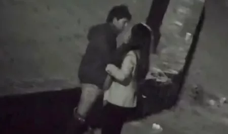 El ratón es aspirado delante de la cámara videoporno xxx