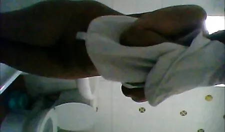 Ella ama a gusto el mejor video xxx su coño y piernas