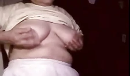 Alimenté videos pornograficos maduras a un extraño amigo sentado en mi cara