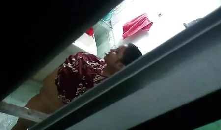 Flaco pornoasiatico perra en silla masturba