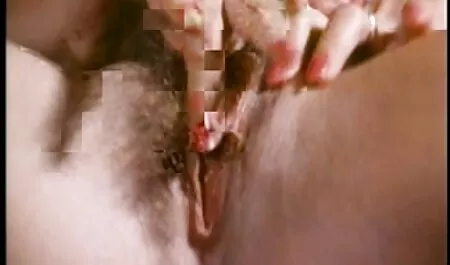 Después de un triángulo triangular y semen en maduras folladoras su lugar escupir en el suelo
