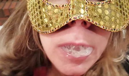 Fantasías videos muy zorras sexuales de la joven novia durante la masturbación