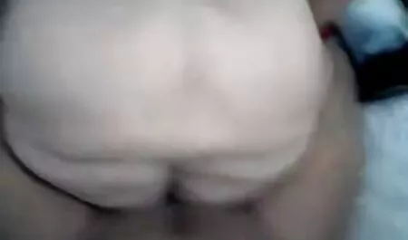 Joven mujer folla en diferentes posiciones en la videos pprno gratis sofá