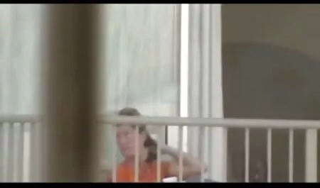 Señora peliculas 3 x vestida en bragas rojas