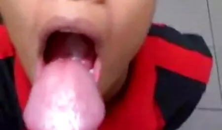 Chico con entusiasmo se folla videos xxx en vivo a la perra en las medias