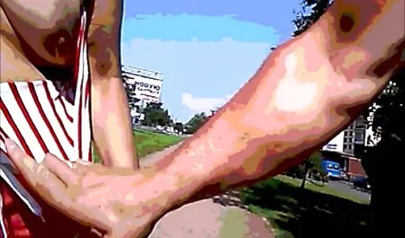 Beber en videos de pprno pantalones borrachos y cambiarse de ropa en la parte trasera del garaje