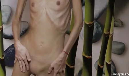 Se escondió detrás de una columna en el jardín videos pornos de incesto para pelar