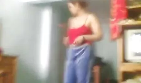 Belleza joven con pigmentos toma una polla profundamente sexo gratis mexicano en su boca
