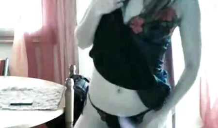 Desnuda videos mexicanos xxx morena se encuentra en el inodoro y se ve