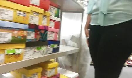 Después de poner la corona en la cabeza se sentó en la tubería y describió gordas pornos